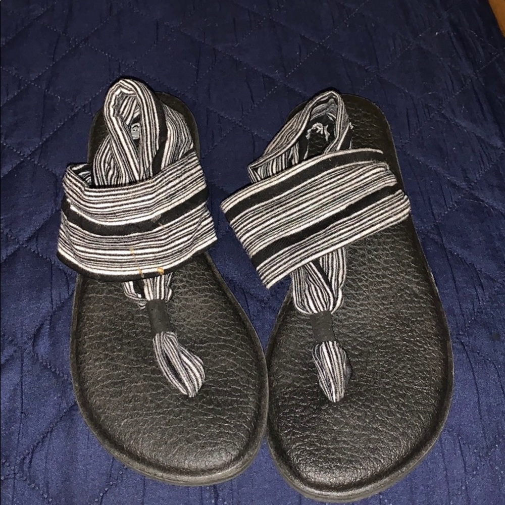 Sanuk yoga sandals